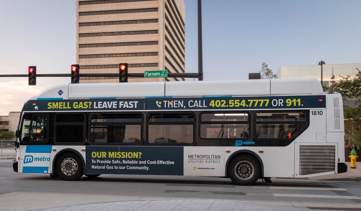 Advertisements on the go! with DPF 4400