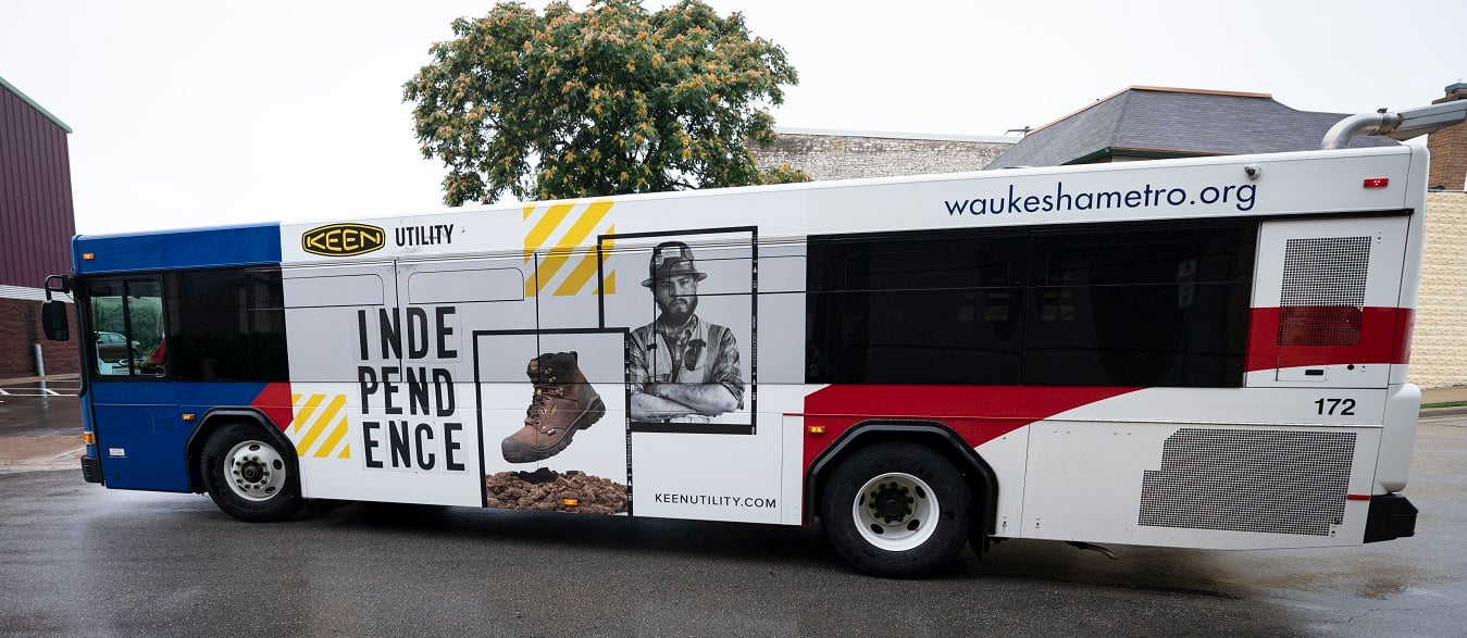 Advertisements on the go! with DPF 4400